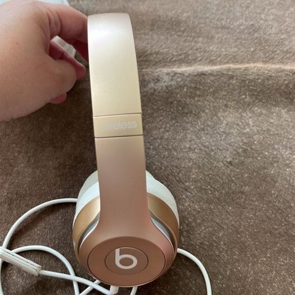 Beats by Dr. Dre Studio 2 Wireless Over Ear Headphones - Picture 11 of 12